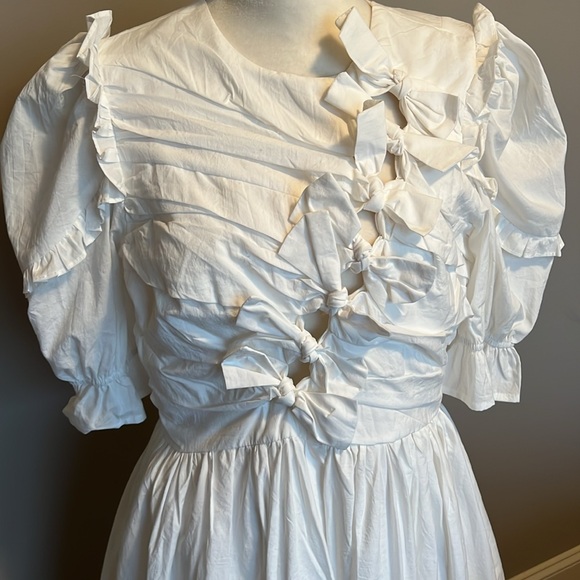 🤍🤍🌸- Beautiful Sofia the Label White Dress with bows - NWT - Picture 4 of 11